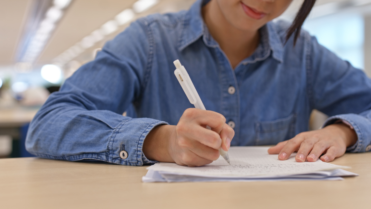 学校推薦型選抜の小論文試験を突破する全手順【例文&対策法】